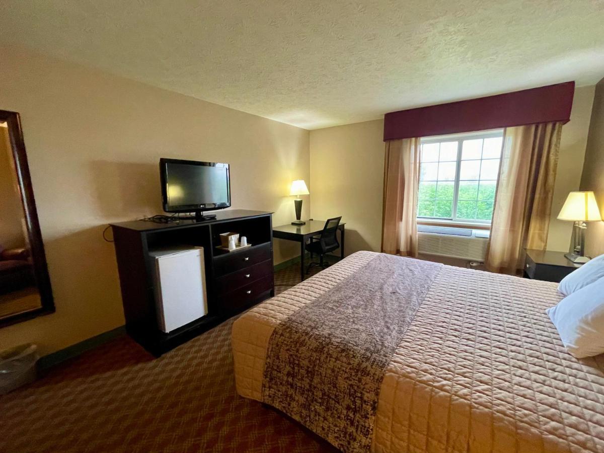 The Woodridge Inn Connersville ภายนอก รูปภาพ