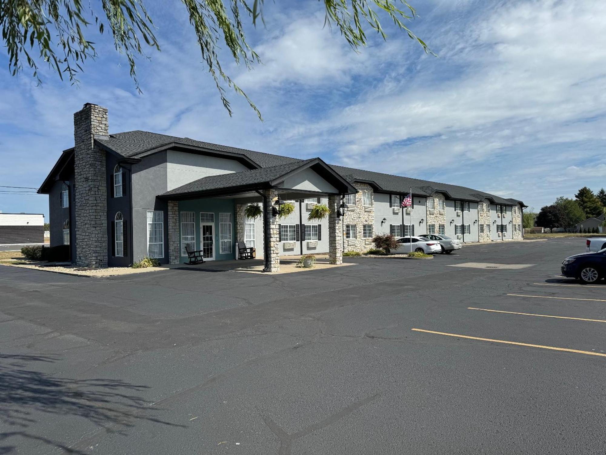 The Woodridge Inn Connersville ภายนอก รูปภาพ